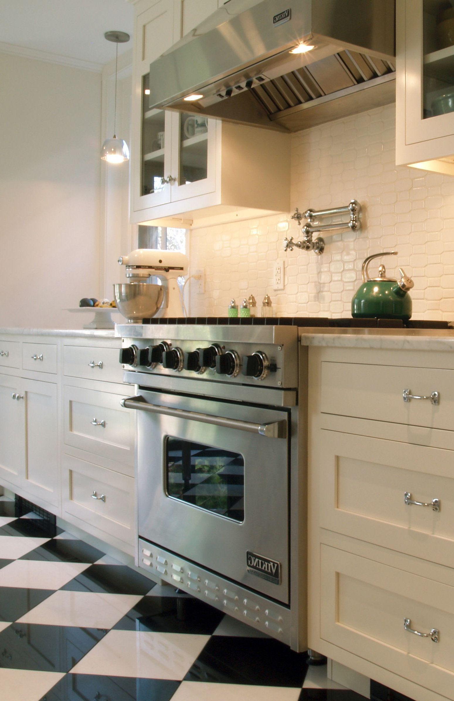 Spice Up Your Kitchen Tile Backsplash Ideas Small White Kitchens Kitchen Design White