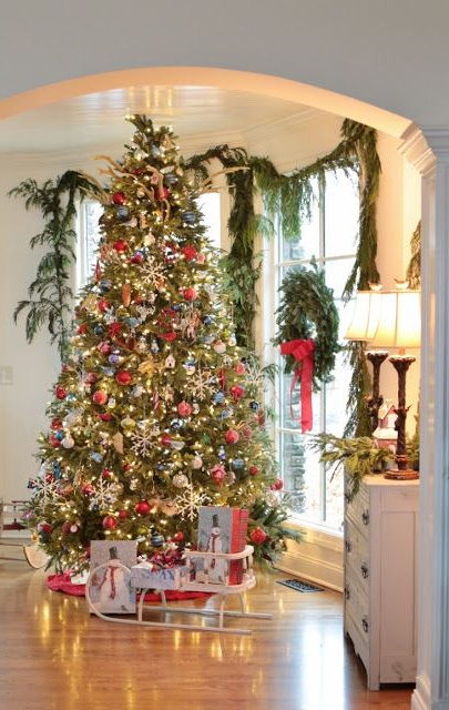 Stunning Christmas Tree And Beautifully Decorated Holiday